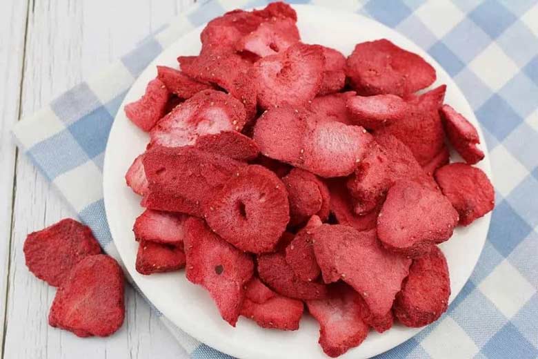 قیمت خرید توت فرنگی خشک پفکی + فروش ویژه