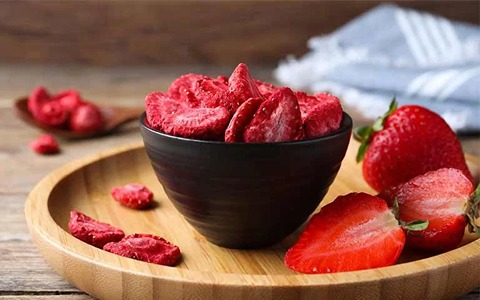 خرید میوه خشک توت فرنگی + قیمت فروش استثنایی